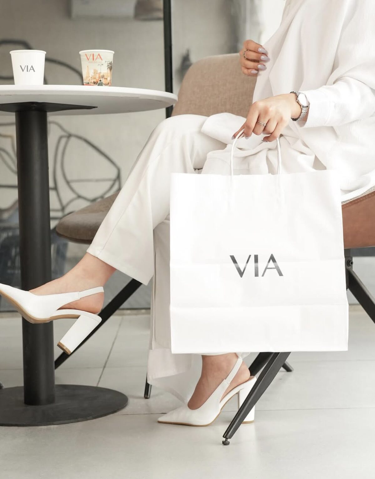 Guest with VIA cups and bag
